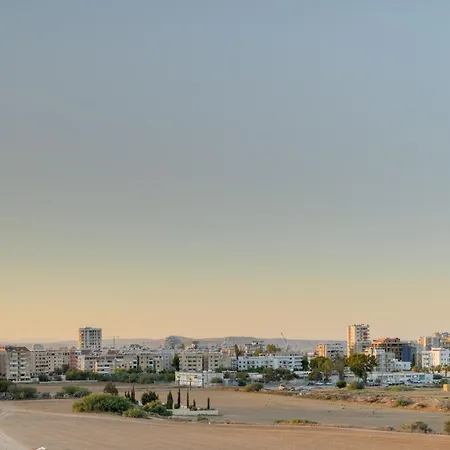 Majestic Sunset Salt Views 300m From Apartment Larnaca