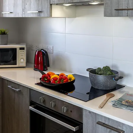 Majestic Sunset Salt Views 300m From アパート *