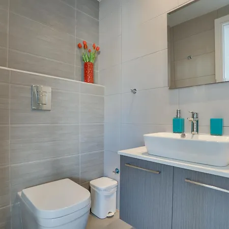 Apartament Majestic Sunset Salt Views 300m From Larnaca