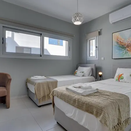 Majestic Sunset Salt Views 300m From Apartament Larnaca