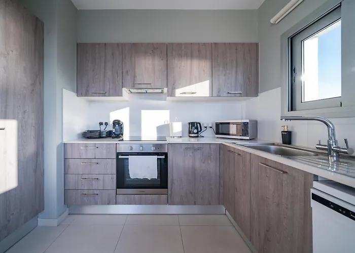 Majestic Sunset Salt Views 300m From Ларнака