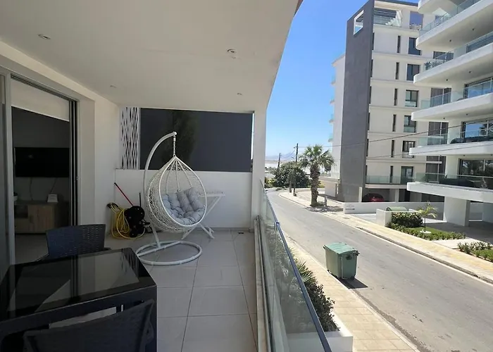 Majestic Sunset Salt Views 300m From Апартаменти Ларнака